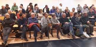 Asistentes a la asamblea de presupuestos de Podemos Xixón