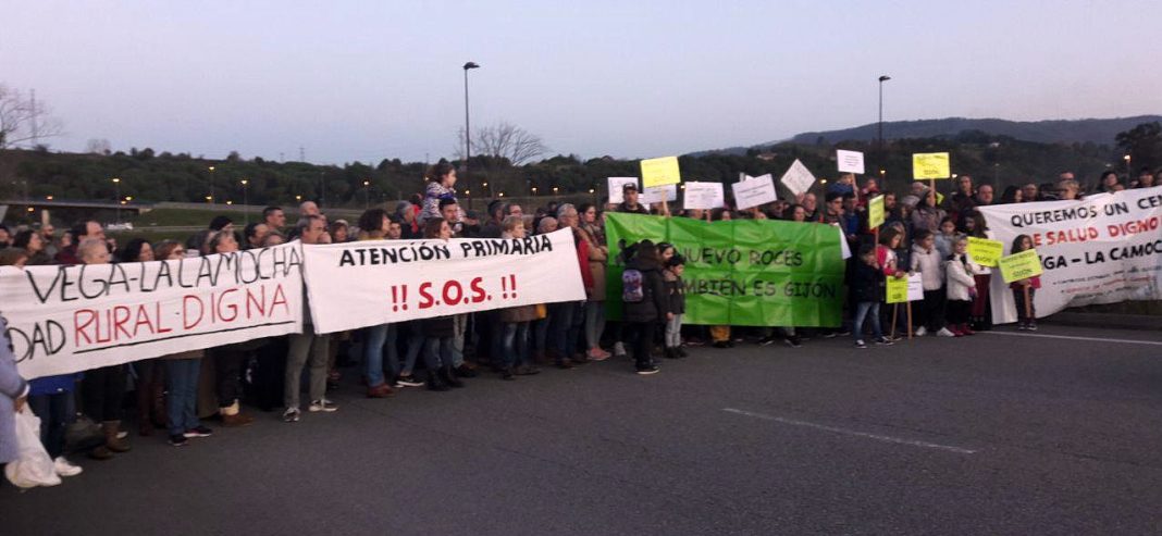Protesta vecinal de Nuevo Roces y La Camocha
