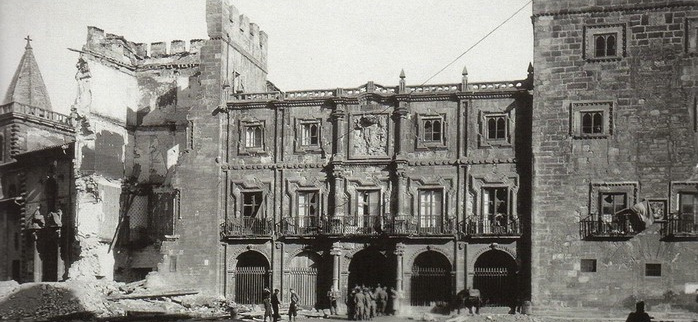 Imagen del palacio Revillagigedo en la Guerra Civil