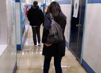Laura Tuero visita el colegio de Xove