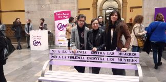 Las concejalas de Podemos-Equo Xixón en uno de los actos del día contra la Violencia Machista