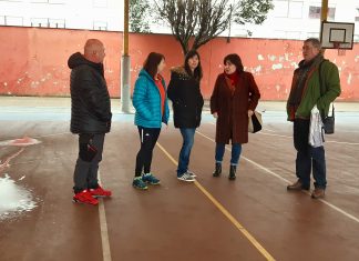 Laura Tuero con integrantes del AMPA de Laviada