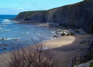 Podemos-Equo Xixón pide un esfuerzo para establecer controles también en las playas no urbanas Vista de la playa de Peñarrubia