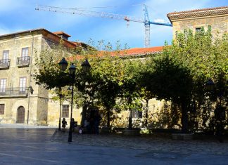 Podemos-Equo Xixón apoya a la asociación vecinal de Cimavilla para la renovación del barrio Vista de la plaza de Jovellanos