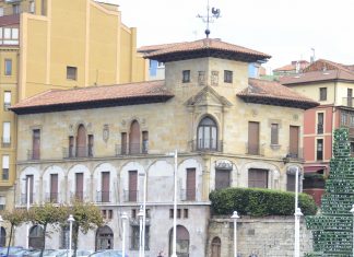 Juan Chaves: “Gastar más de dos millones de inversión en el albergue de peregrinos resulta injustificable en estos momentos” Vista de la Casa Paquet