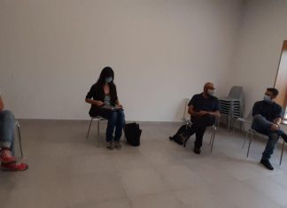 Laura Tuero: “Hablamos de movilidad sostenible mientras Nuevo Roces quiere dejar de usar el coche y no puede” Reunión en la sede vecinal de Nuevo Roces