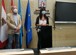 Laura Tuero: “Hemos conseguido que además de mirar al futuro, de ser sostenible, la ordenanza de Movilidad sea social y ponga en el centro a las personas” Aurelio Martín y Laura Tuero, en la rueda de prensa de la ordenanza de Movilidad