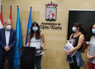 Podemos-Equo Xixón apoya a Libres y Combativas para exigir que el asesinato de Paz Fernández no se juzgue como un delito menor Laura Tuero, con Aurelio Martín, Beatriz García y Taida Trujillo