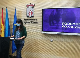 Laura Tuero: “Las grandes empresas pagan en Xixón el IBI más bajo de toda España, el mismo que las 6.000 familias que perciben el Salario Social” Laura Tuero en rueda de prensa